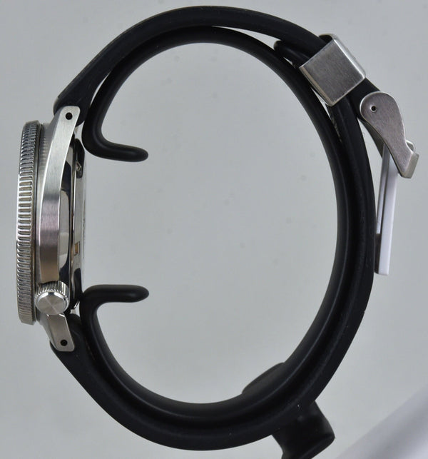 unique-id-18796708-cfd1-4e29-90b8-6c846436f258